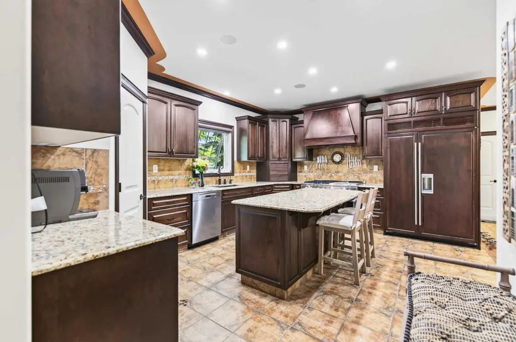 4552 Waskasoo Crescent Red Deer AB T4N 2M2