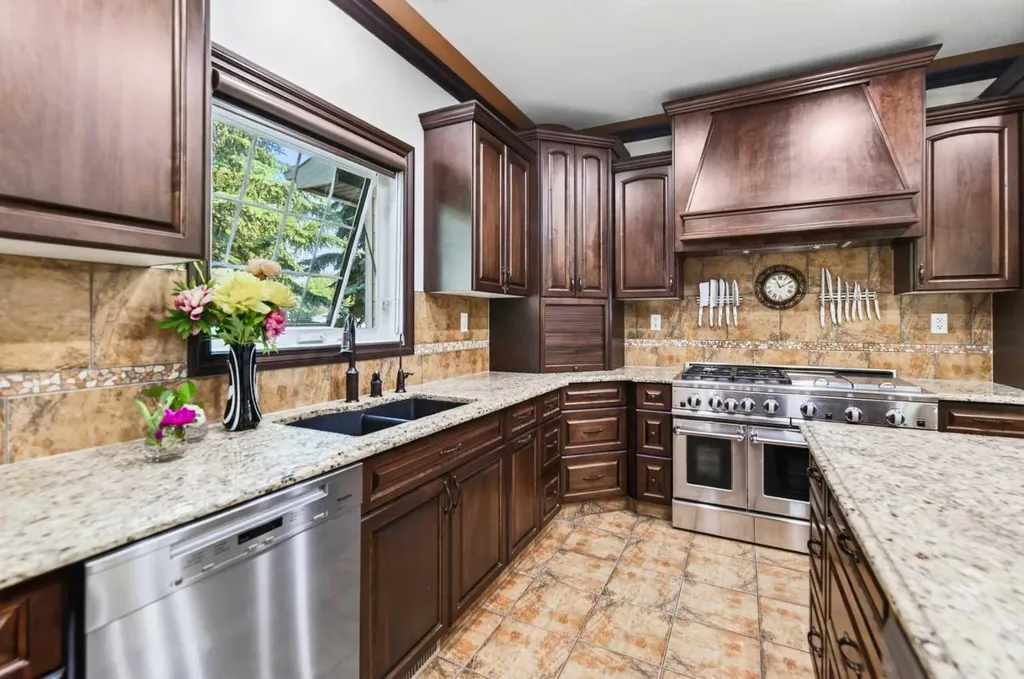 4552 Waskasoo Crescent Red Deer AB T4N 2M2