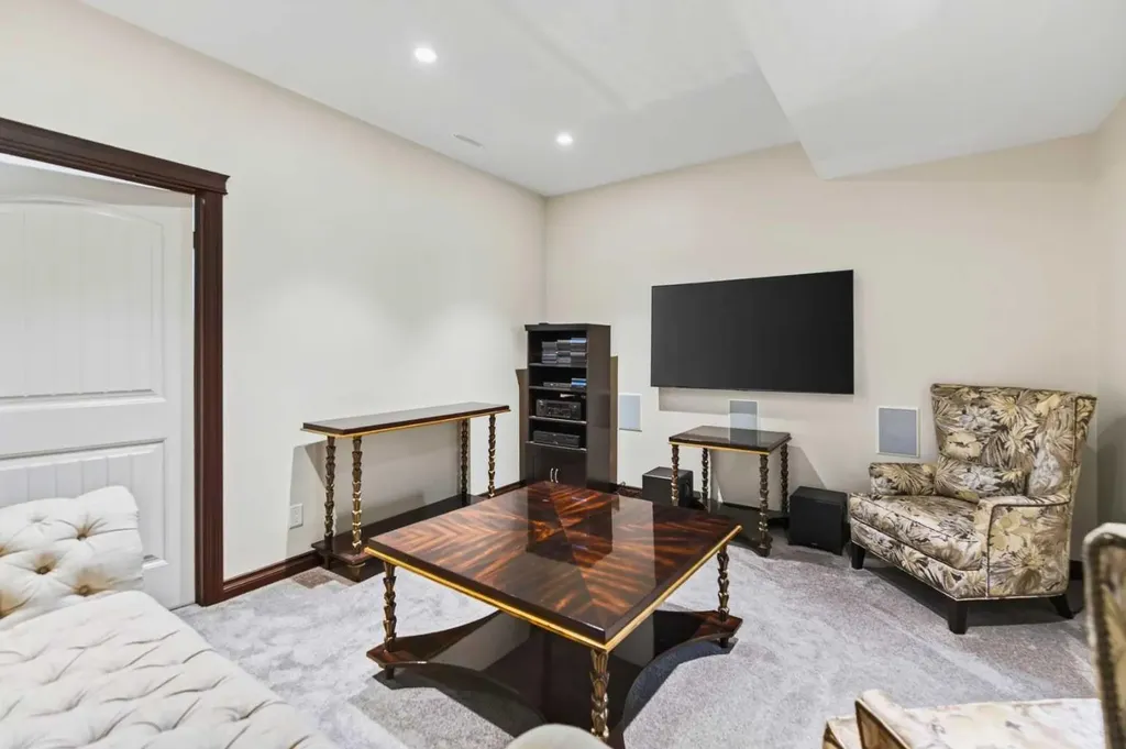 4552 Waskasoo Crescent Red Deer AB T4N 2M2