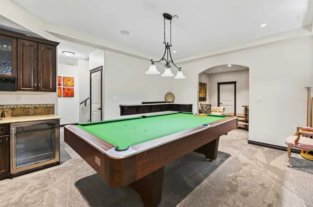 4552 Waskasoo Crescent Red Deer AB T4N 2M2