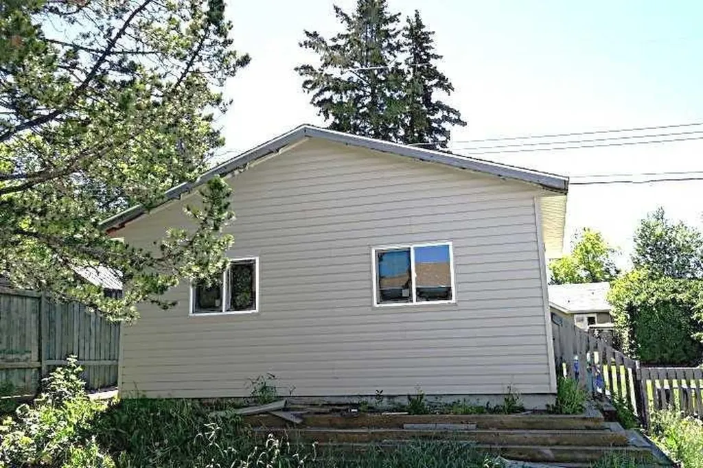 2015 19 Avenue Bowden AB T0M 0K0