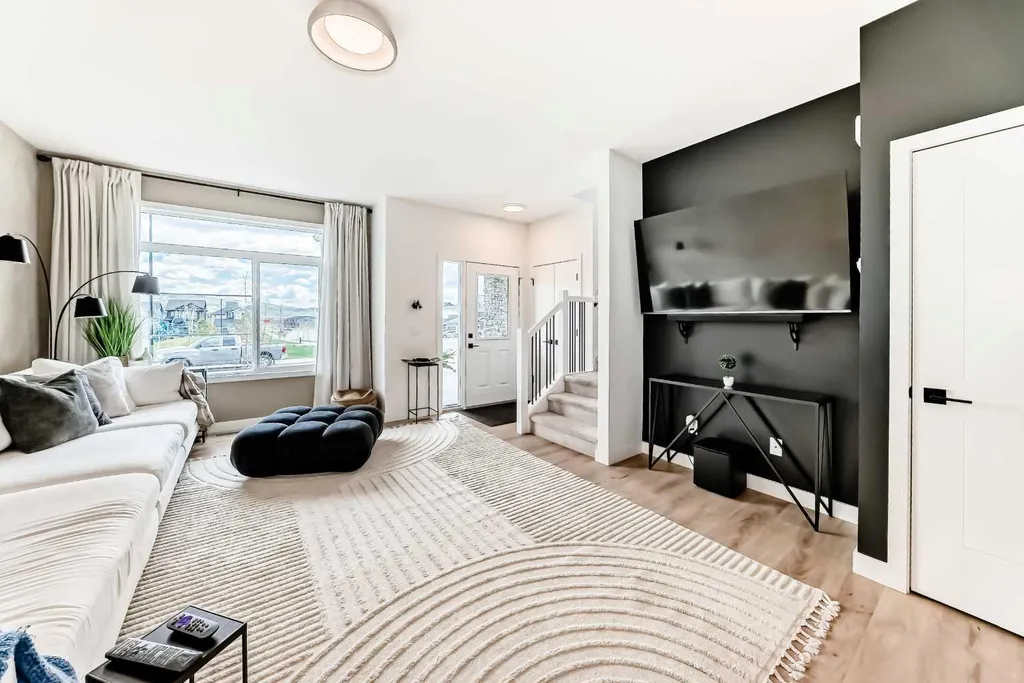 3 Agate Road Cochrane AB T4C 3B9