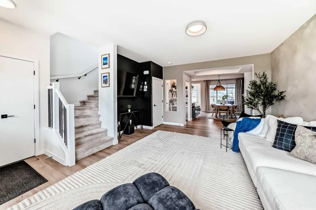 3 Agate Road Cochrane AB T4C 3B9
