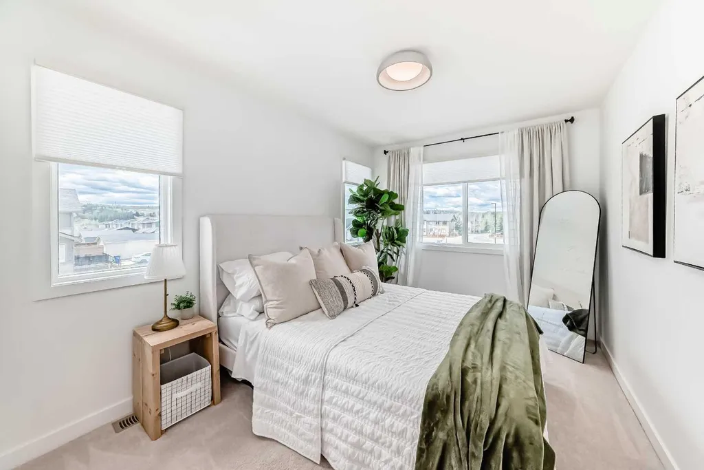 3 Agate Road Cochrane AB T4C 3B9