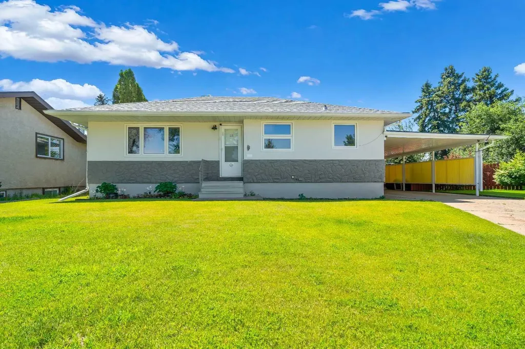 131 Mitchell Crescent NW Medicine Hat AB T1A6V3