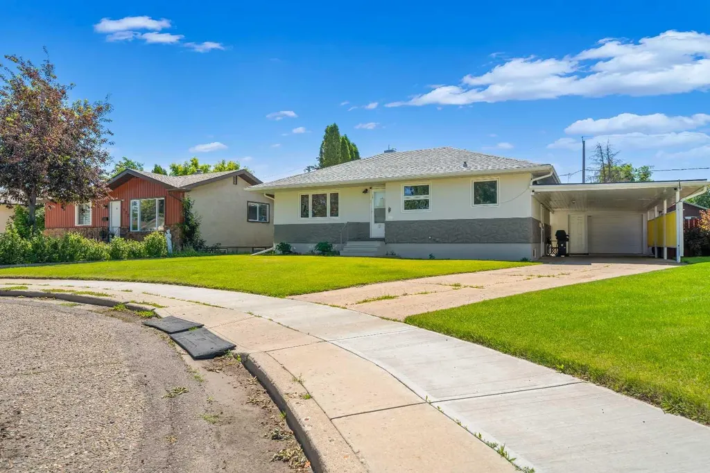 131 Mitchell Crescent NW Medicine Hat AB T1A6V3