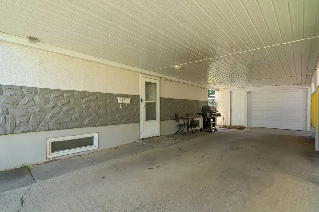 131 Mitchell Crescent NW Medicine Hat AB T1A6V3