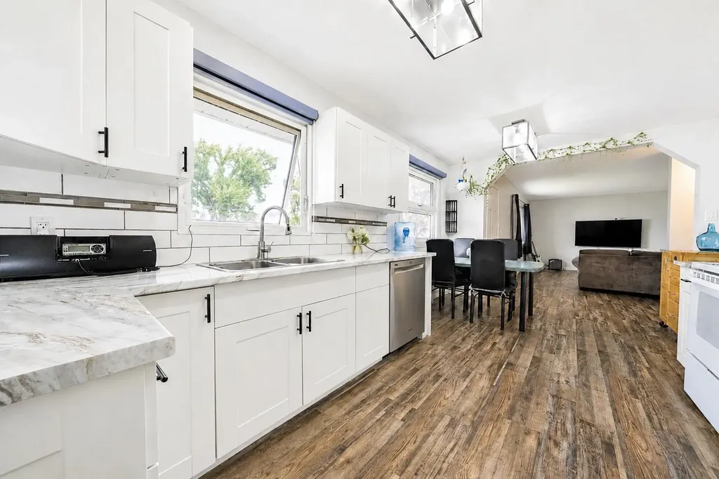 131 Mitchell Crescent NW Medicine Hat AB T1A6V3