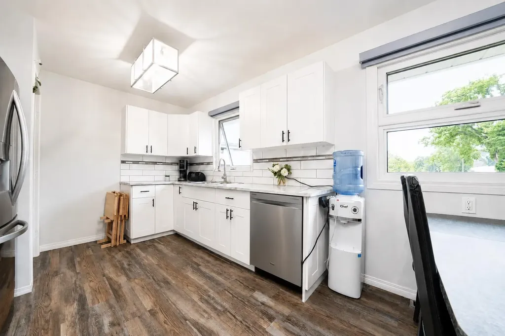 131 Mitchell Crescent NW Medicine Hat AB T1A6V3