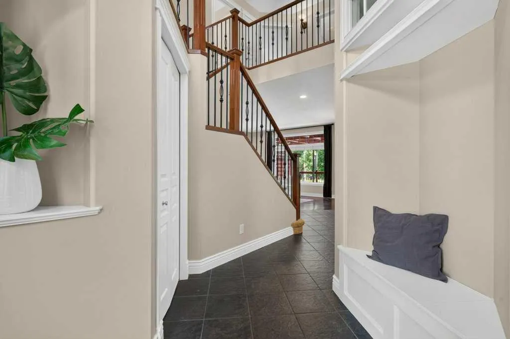 40 Tuscany Glen Road NW Calgary AB T3L 2T7