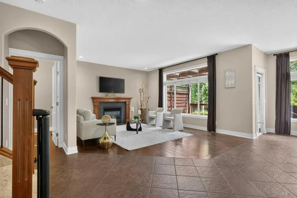 40 Tuscany Glen Road NW Calgary AB T3L 2T7