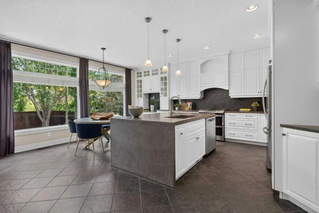 40 Tuscany Glen Road NW Calgary AB T3L 2T7