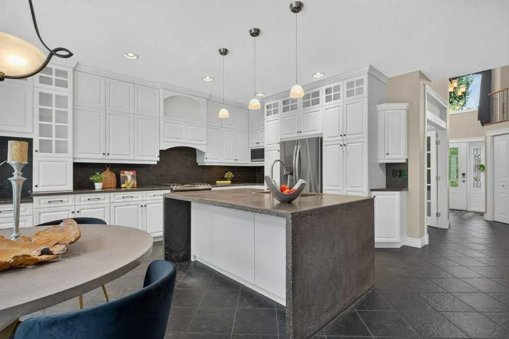 40 Tuscany Glen Road NW Calgary AB T3L 2T7