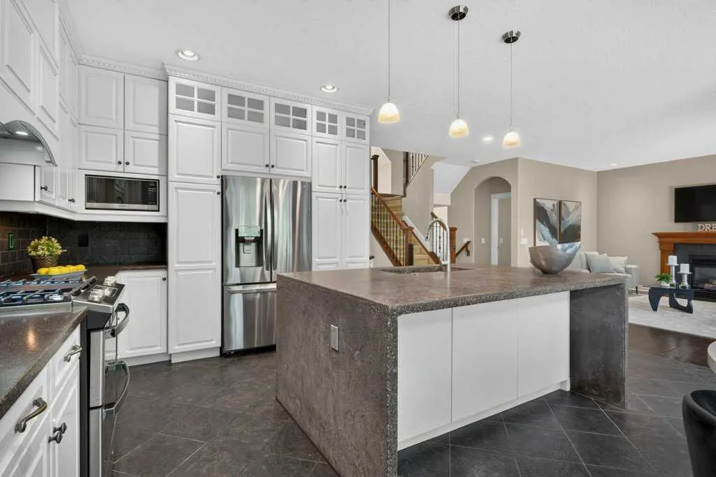 40 Tuscany Glen Road NW Calgary AB T3L 2T7