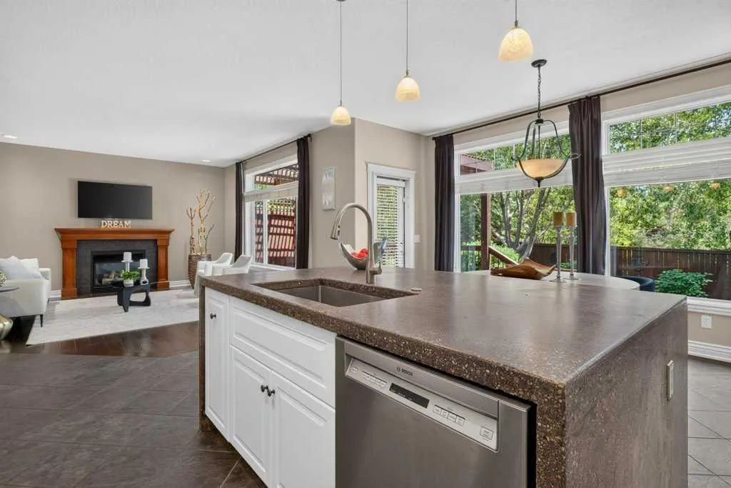 40 Tuscany Glen Road NW Calgary AB T3L 2T7