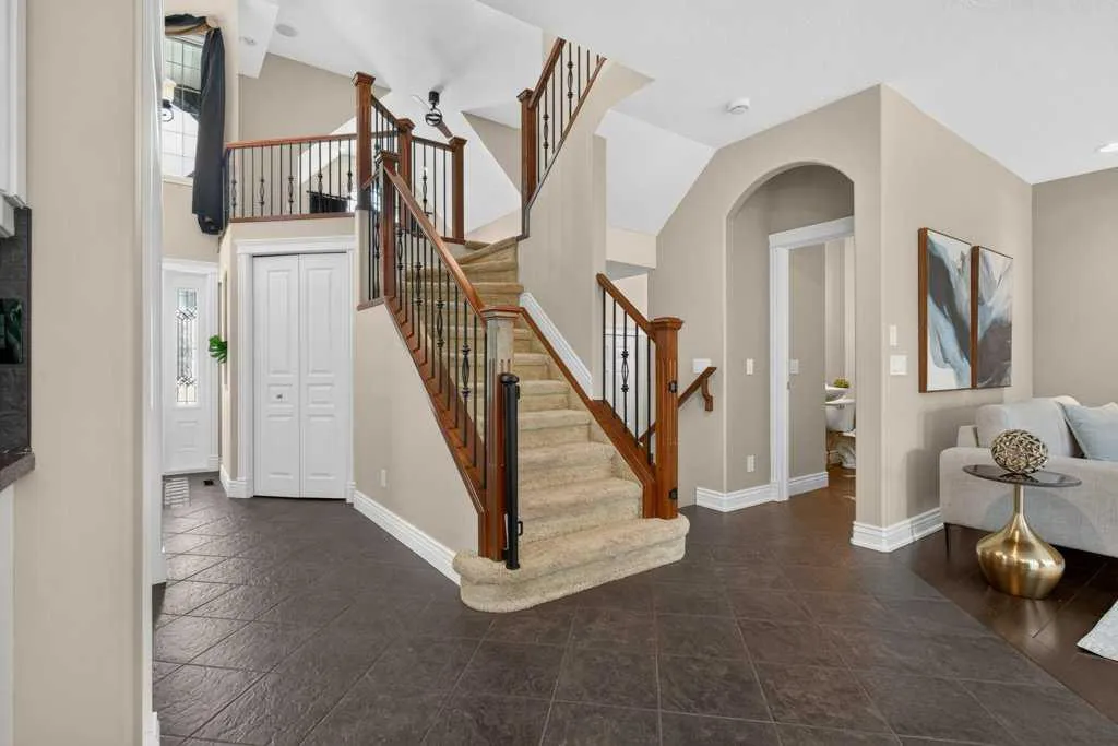 40 Tuscany Glen Road NW Calgary AB T3L 2T7