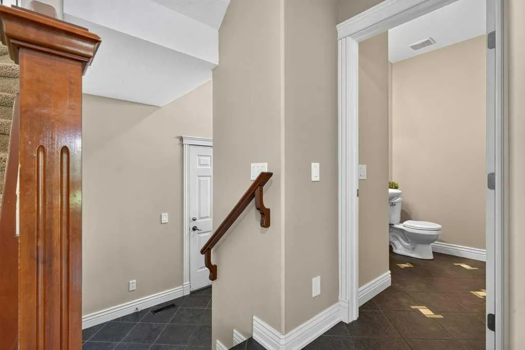 40 Tuscany Glen Road NW Calgary AB T3L 2T7