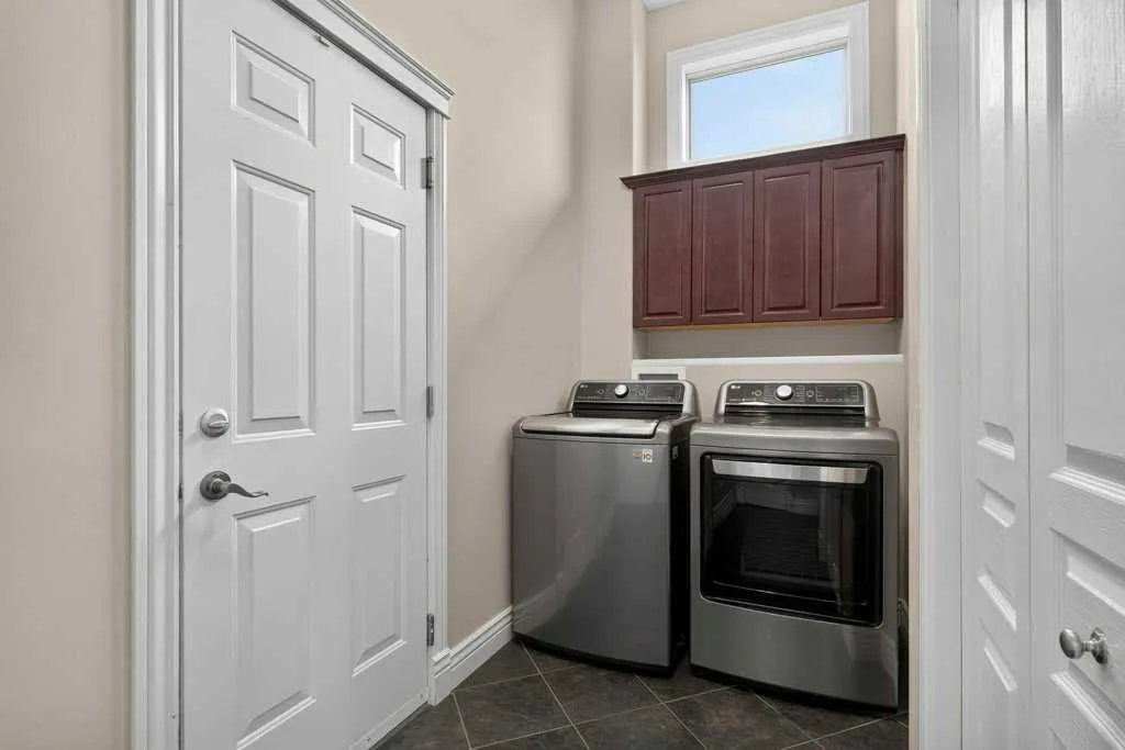 40 Tuscany Glen Road NW Calgary AB T3L 2T7