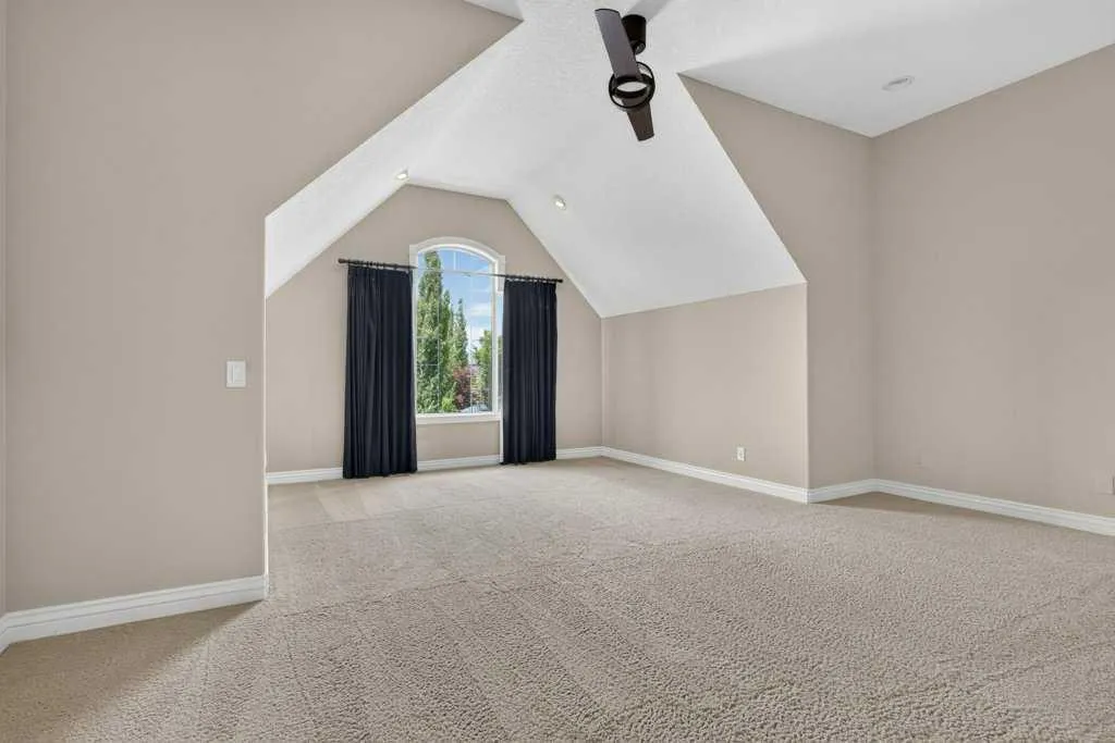 40 Tuscany Glen Road NW Calgary AB T3L 2T7