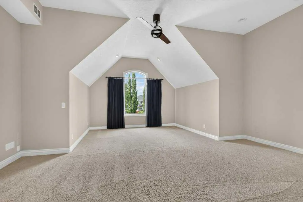 40 Tuscany Glen Road NW Calgary AB T3L 2T7