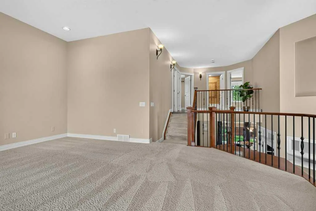 40 Tuscany Glen Road NW Calgary AB T3L 2T7