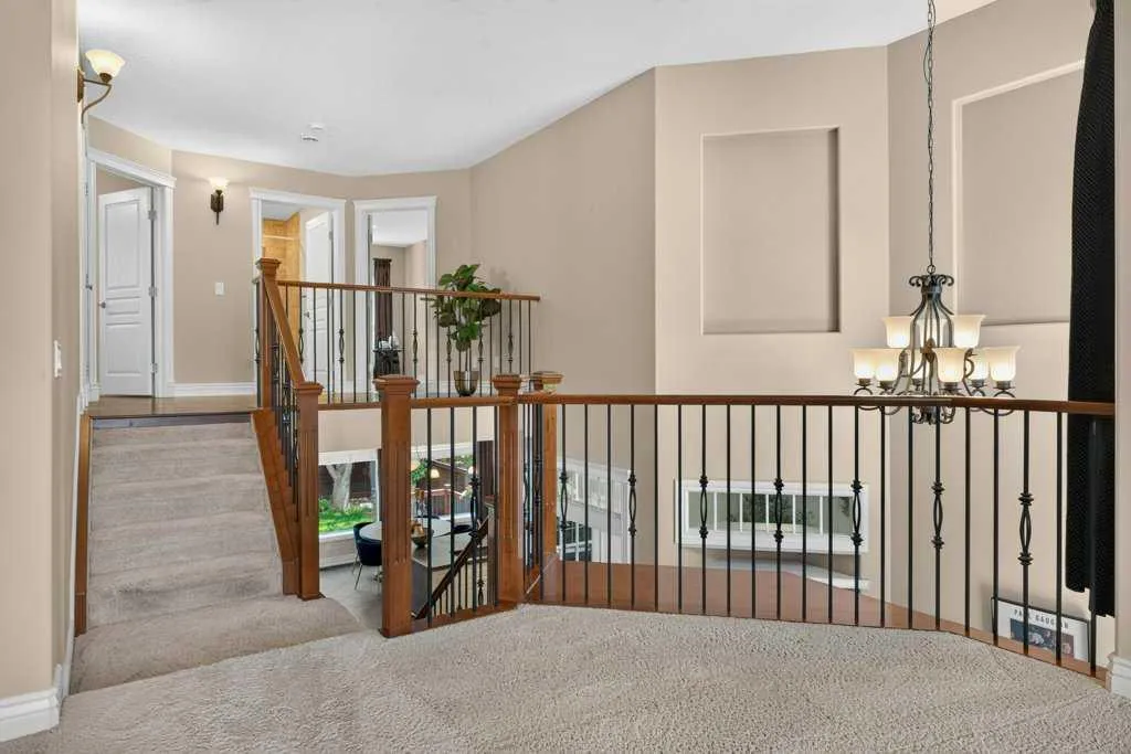 40 Tuscany Glen Road NW Calgary AB T3L 2T7