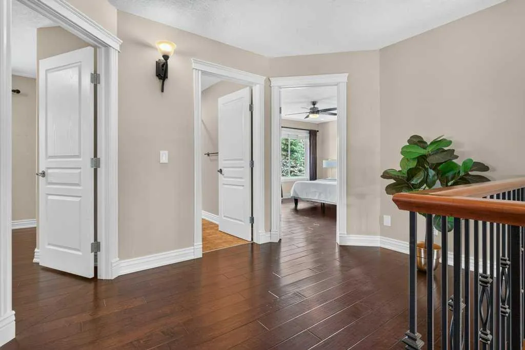 40 Tuscany Glen Road NW Calgary AB T3L 2T7