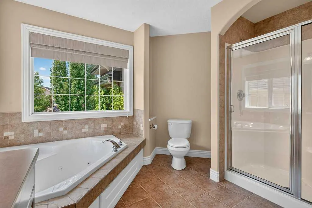 40 Tuscany Glen Road NW Calgary AB T3L 2T7