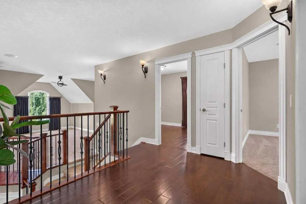 40 Tuscany Glen Road NW Calgary AB T3L 2T7