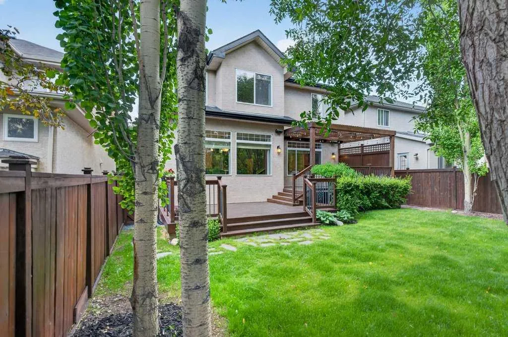 40 Tuscany Glen Road NW Calgary AB T3L 2T7