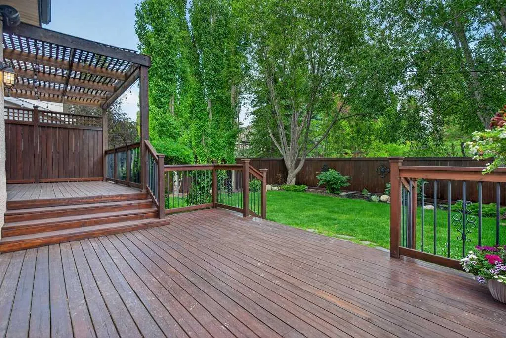 40 Tuscany Glen Road NW Calgary AB T3L 2T7