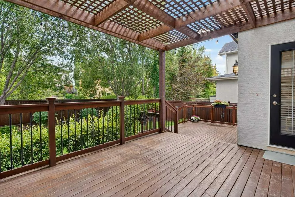 40 Tuscany Glen Road NW Calgary AB T3L 2T7