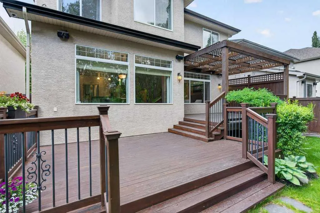 40 Tuscany Glen Road NW Calgary AB T3L 2T7