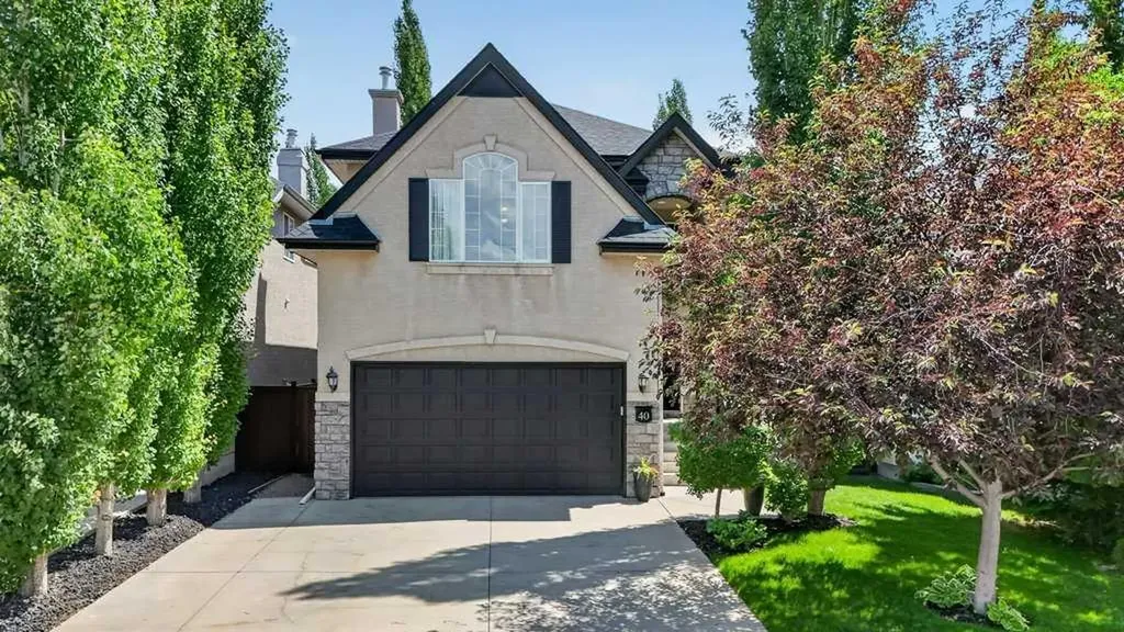 40 Tuscany Glen Road NW Calgary AB T3L 2T7