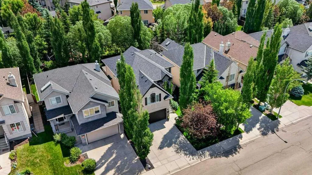 40 Tuscany Glen Road NW Calgary AB T3L 2T7