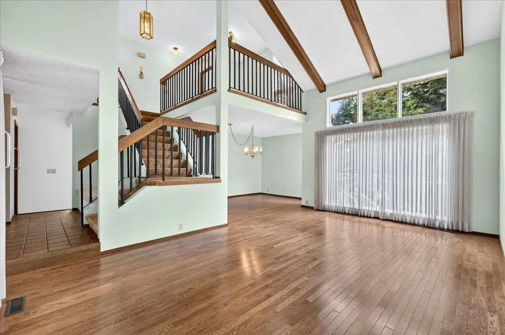 212 Stravanan Bay SW Calgary AB T3H 1H4
