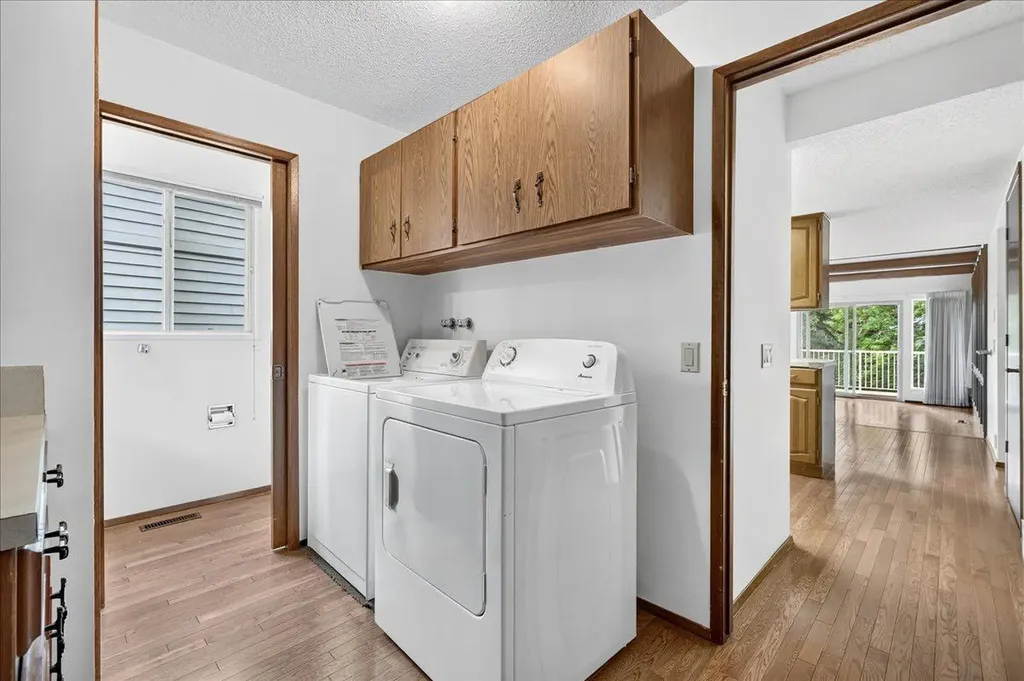 212 Stravanan Bay SW Calgary AB T3H 1H4