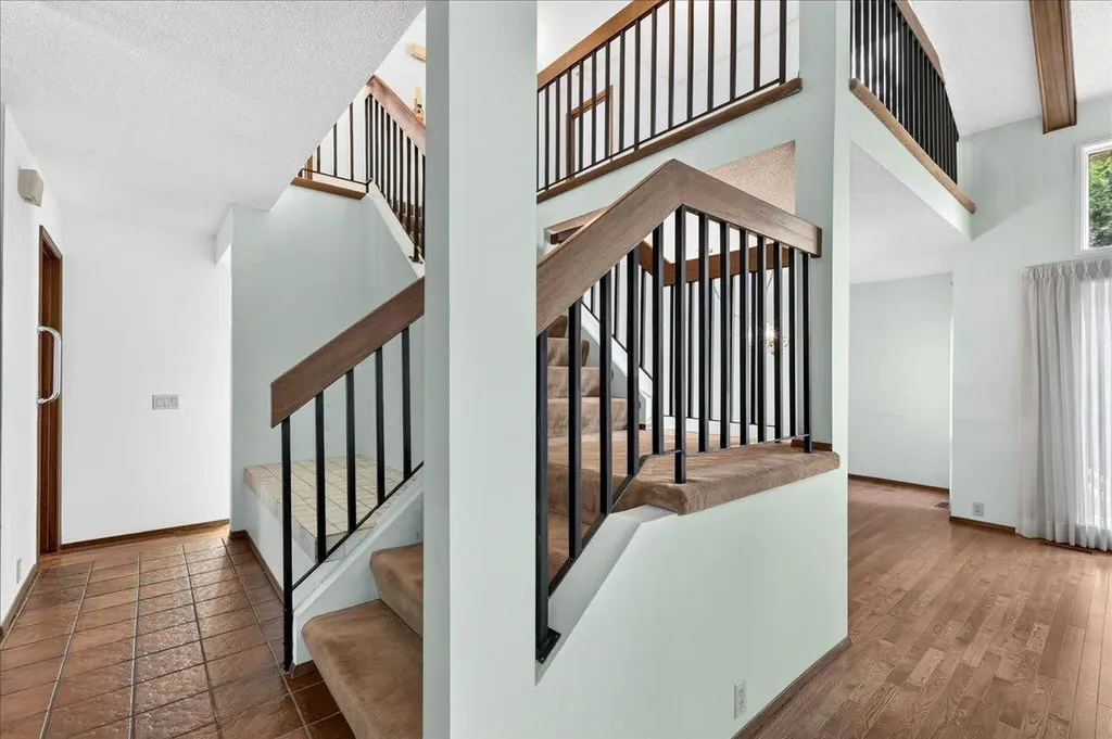 212 Stravanan Bay SW Calgary AB T3H 1H4