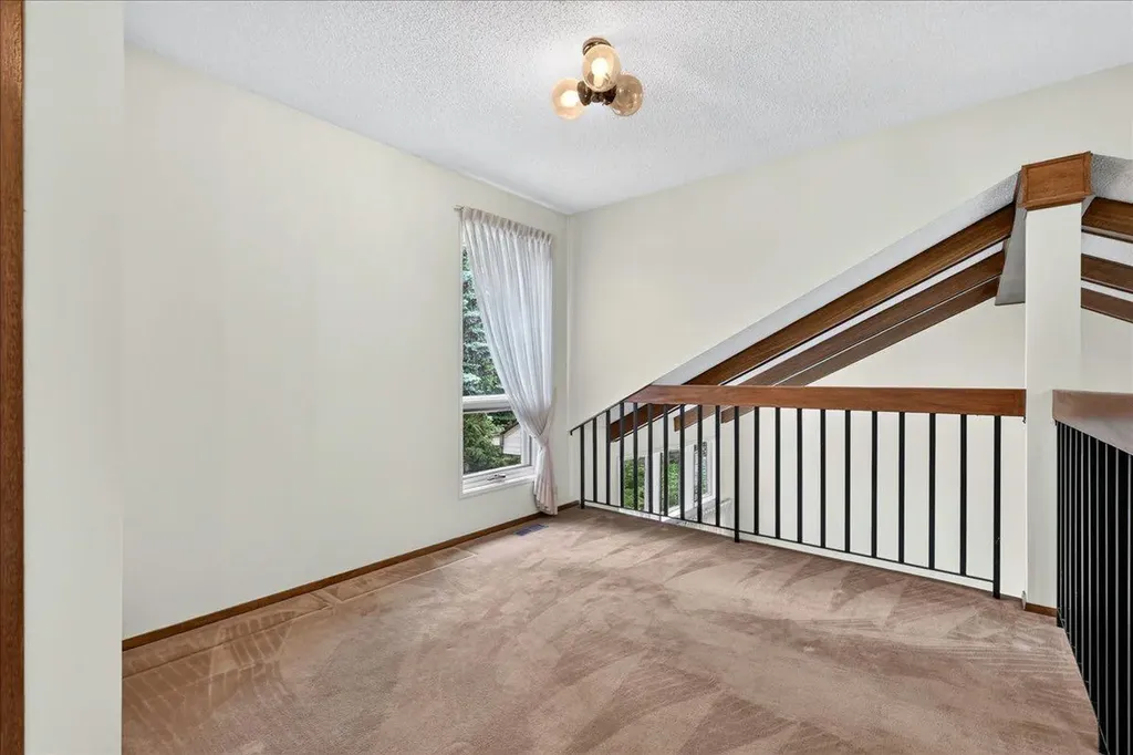212 Stravanan Bay SW Calgary AB T3H 1H4