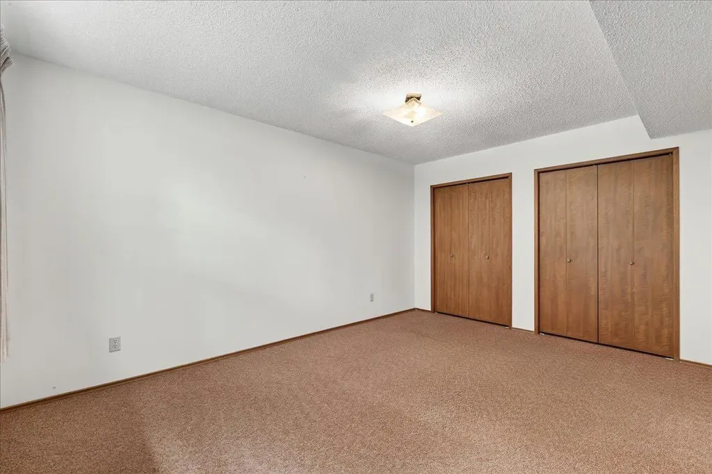 212 Stravanan Bay SW Calgary AB T3H 1H4