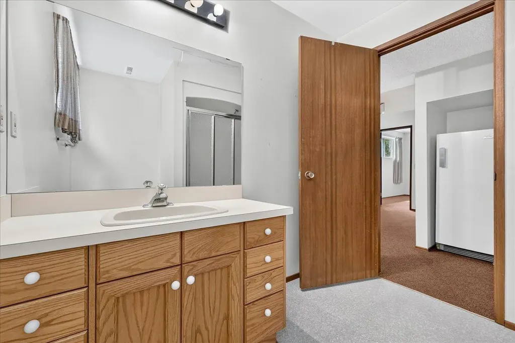 212 Stravanan Bay SW Calgary AB T3H 1H4