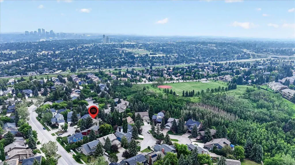 212 Stravanan Bay SW Calgary AB T3H 1H4