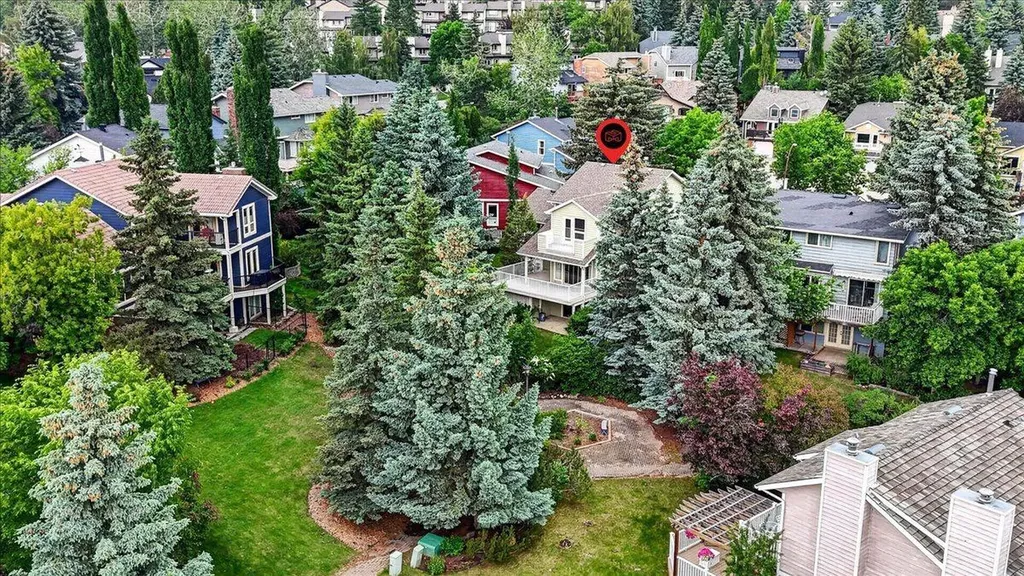 212 Stravanan Bay SW Calgary AB T3H 1H4