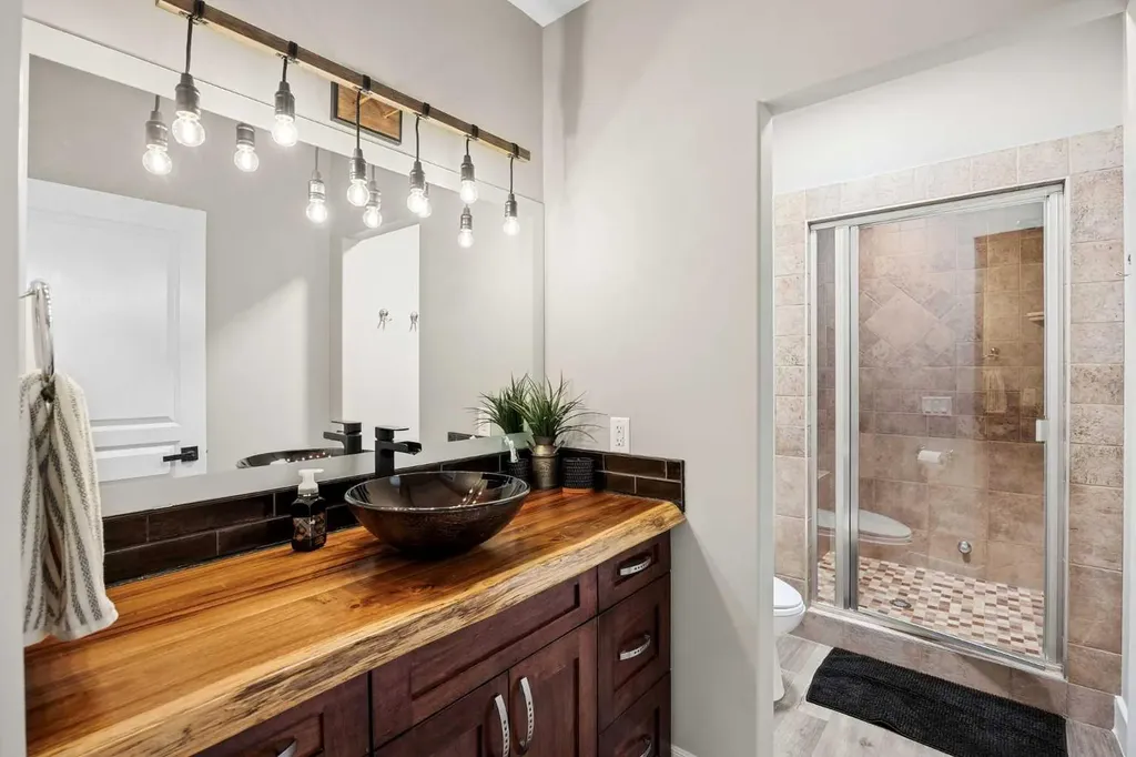 469 Rainbow Falls Way Chestermere AB T1X 1S5