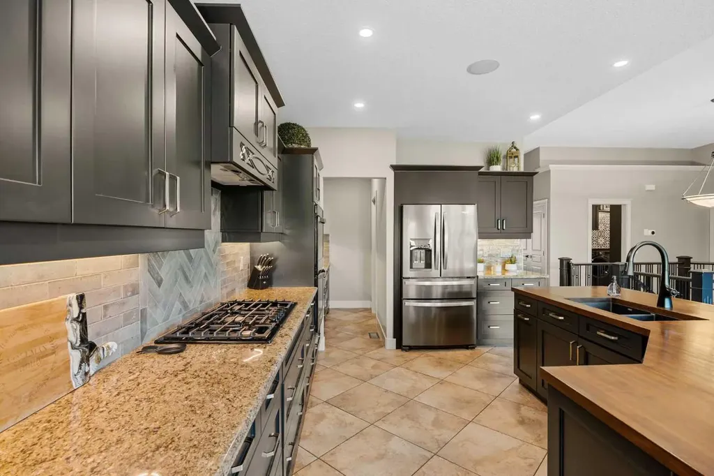 469 Rainbow Falls Way Chestermere AB T1X 1S5