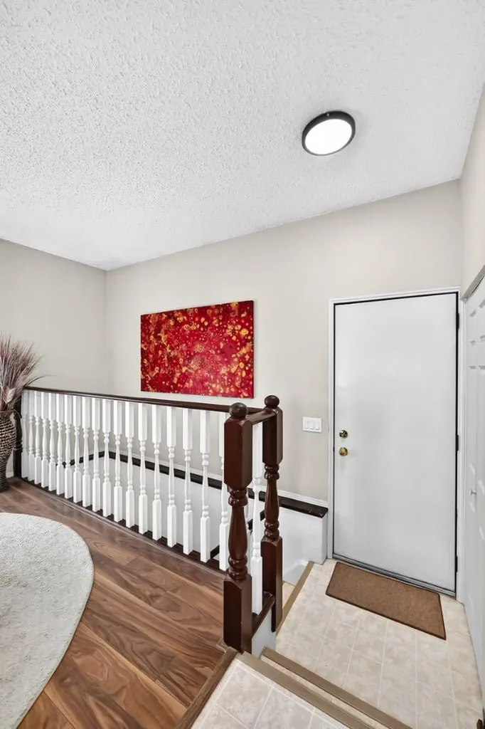 108 Falconridge Close NE Calgary AB T3J 1A7