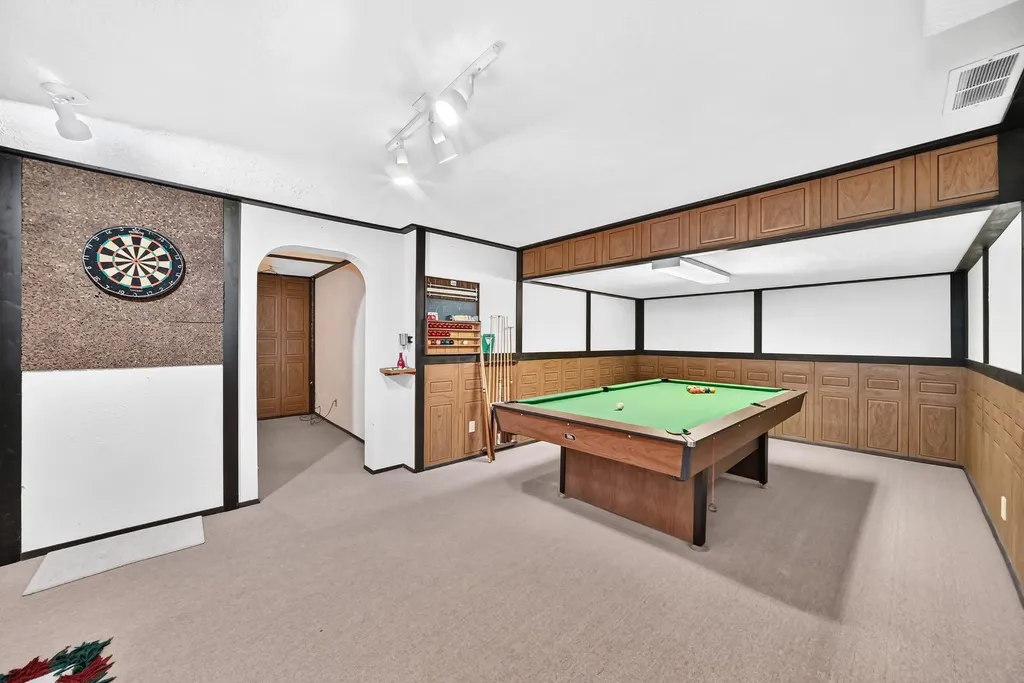 108 Falconridge Close NE Calgary AB T3J 1A7