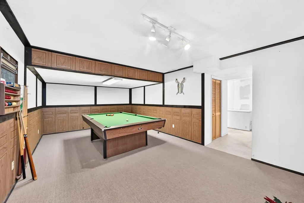 108 Falconridge Close NE Calgary AB T3J 1A7