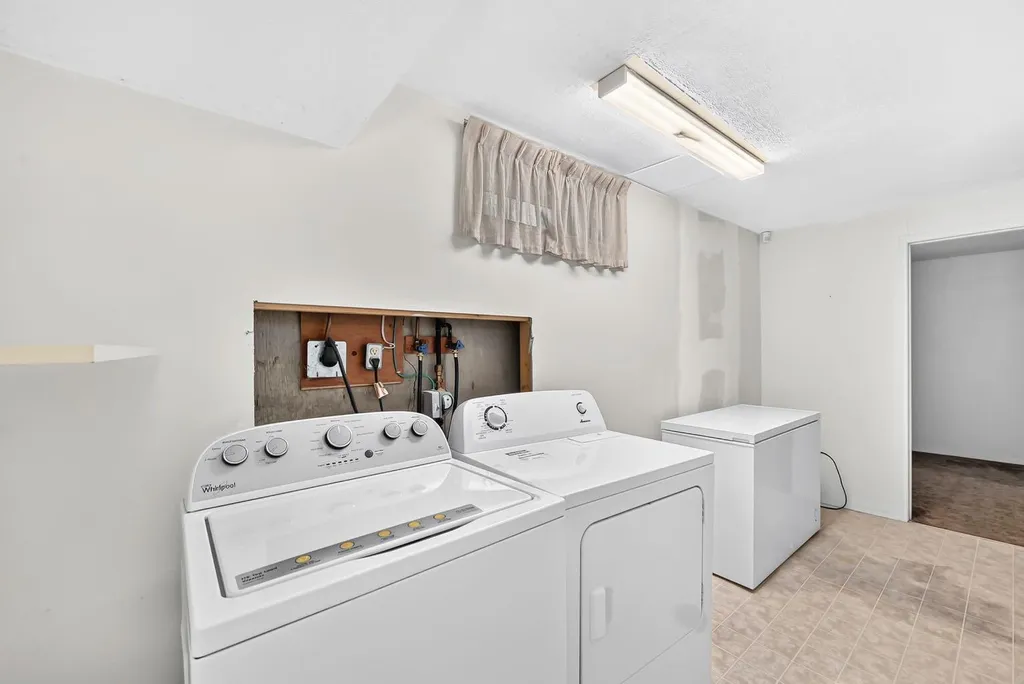 108 Falconridge Close NE Calgary AB T3J 1A7