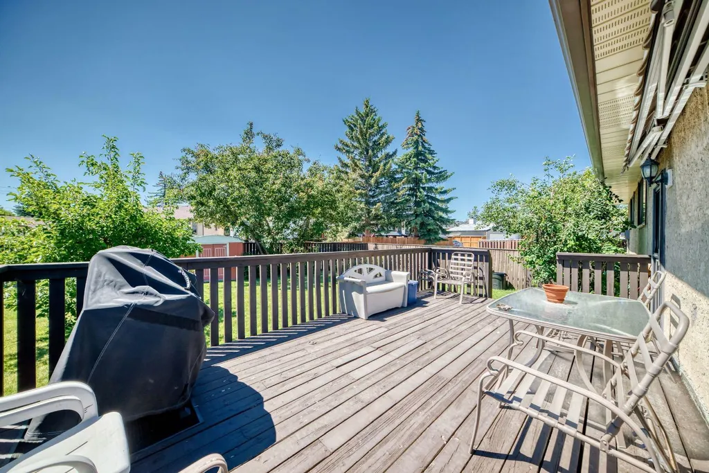 108 Falconridge Close NE Calgary AB T3J 1A7